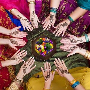six,pairs,of,henna,decorated,female,hands,arranged,in,a